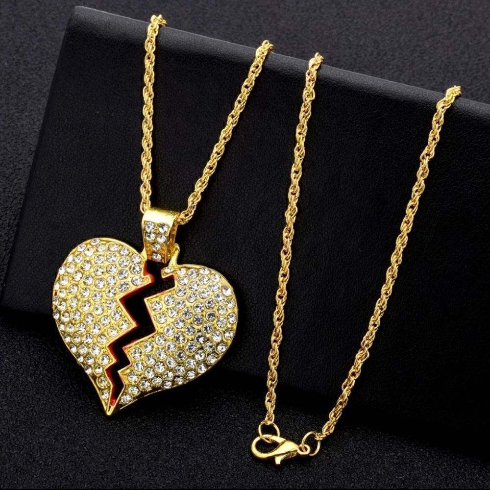 😄Brand New Statement  Iced Out Heart Broken Pendant and Necklace